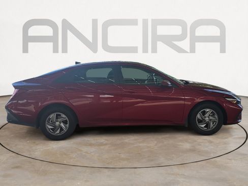 Used 2025 Hyundai Elantra SE FWD image 7
