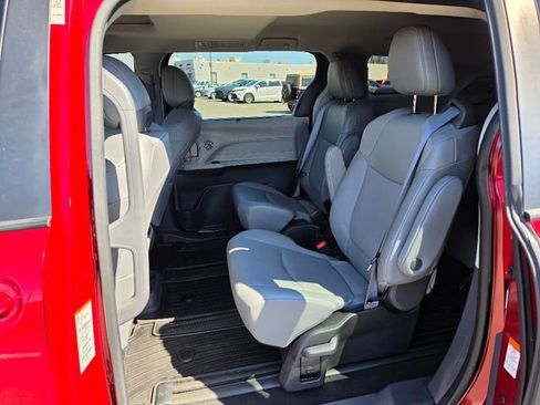 Used 2023 Toyota Sienna XLE w/ XLE Plus Package image 22