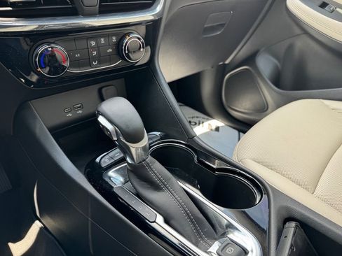 Used 2025 Buick Encore GX Sport Touring image 19