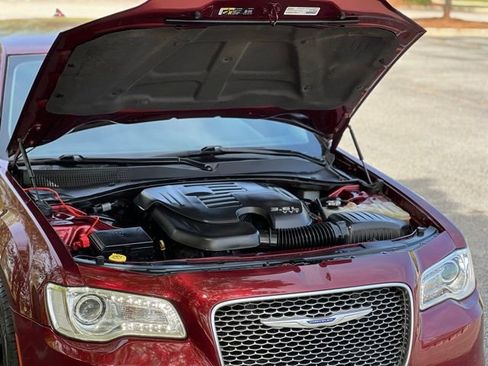 Used 2018 Chrysler 300 Touring w/ Chrome Appearance Package RWD image 42