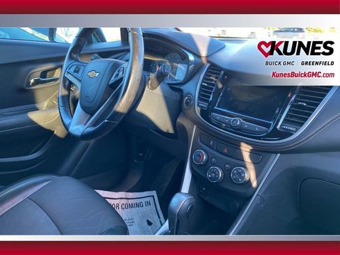Used 2019 Chevrolet Trax LT w/ LT Convenience Package image 36