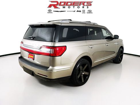 Used 2019 Lincoln Navigator Reserve AWD/4WD image 8