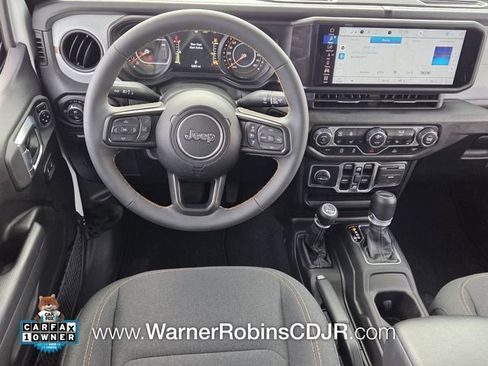 Used 2024 Jeep Gladiator Sport image 7