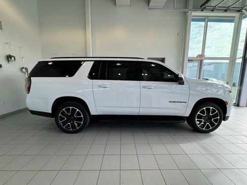 Used 2022 Chevrolet Suburban RST AWD/4WD image 36