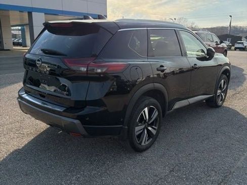 Used 2025 Nissan Rogue SL w/ Tech Package image 3