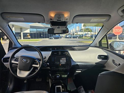 Used 2016 Toyota Prius Four Touring image 9
