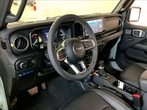 Used 2024 Jeep Wrangler Sahara w/ Technology Group image 17