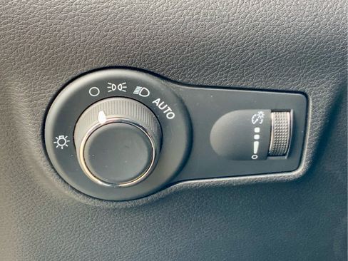 Used 2023 Jeep Compass Sport image 45