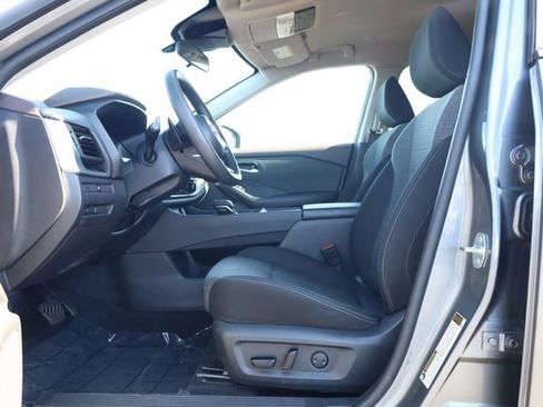 Used 2023 Nissan Rogue SV image 13