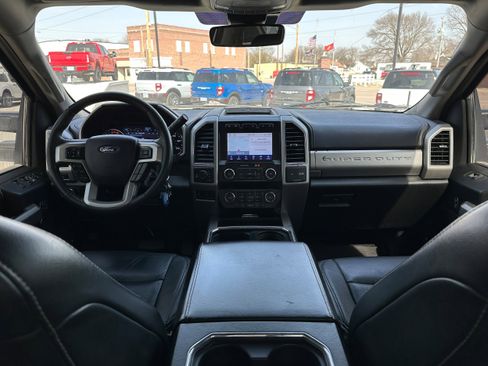 Used 2020 Ford F350 Lariat w/ Chrome Package image 9