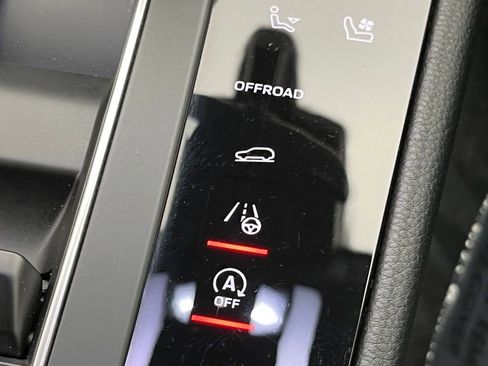 Used 2025 Porsche Macan image 18