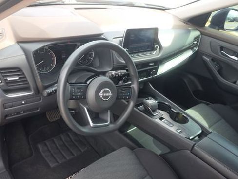 Used 2023 Nissan Rogue SV FWD image 12