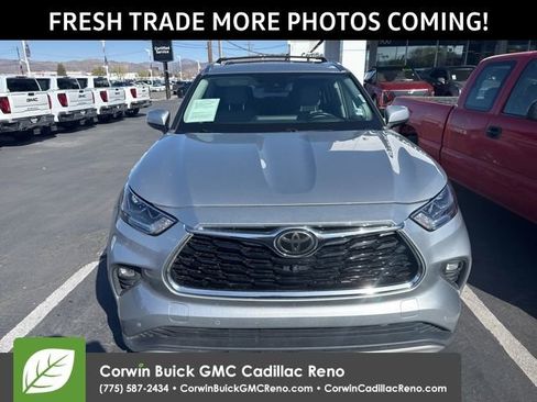 Used 2020 Toyota Highlander Platinum image 2