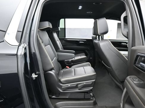 Used 2026 Chevrolet Suburban Premier AWD/4WD image 43