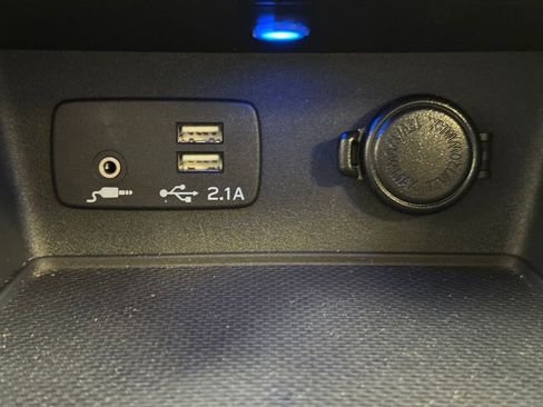 Used 2022 Subaru Forester Premium AWD/4WD image 39