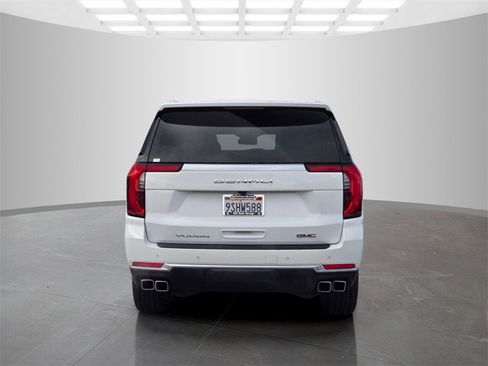 Used 2025 GMC Yukon XL Denali image 5