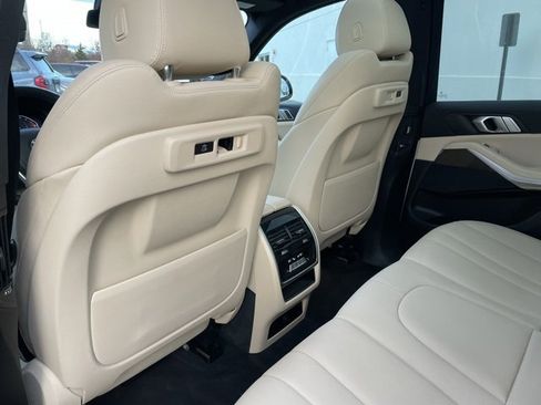 Used 2022 BMW X5 xDrive40i w/ Parking Assistance Package image 8