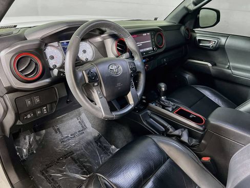 Used 2021 Toyota Tacoma TRD Off-Road w/ TRD Premium Off Road Package AWD/4WD image 9