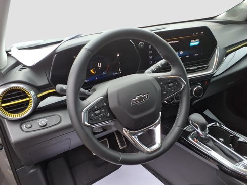 Certified 2025 Chevrolet Trax ACTIV w/ Sunroof Package FWD image 12