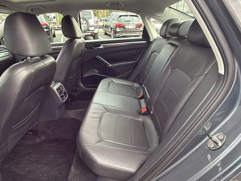 Used 2018 Volkswagen Passat 2.0T SE FWD image 12