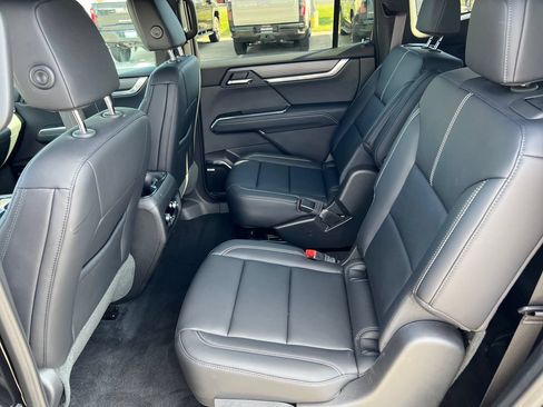 Used 2026 GMC Acadia Elevation w/ Elevation Premium Package AWD/4WD image 16