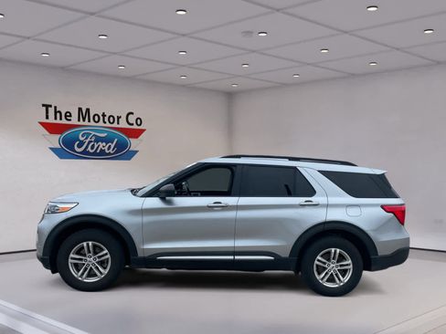 Certified 2022 Ford Explorer XLT w/ Class IV Trailer Tow Package AWD/4WD image 8