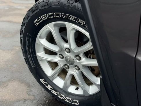 Used 2014 Jeep Grand Cherokee Laredo w/ 18" Wheel & 8.4" Radio Group image 24