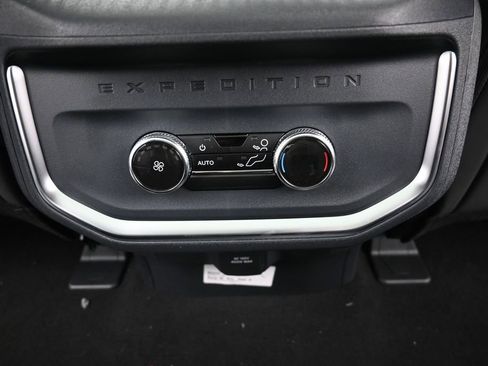 New 2026 Ford Expedition Active RWD image 12