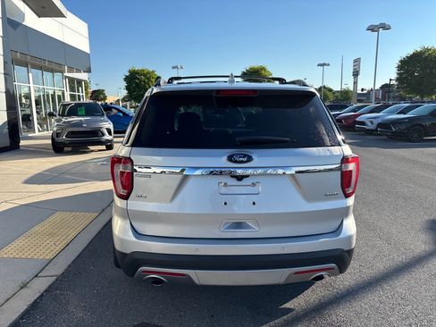 Used 2017 Ford Explorer XLT w/ Equipment Group 201A AWD/4WD image 4
