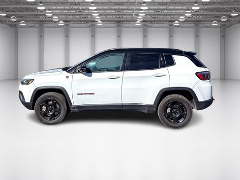 Used 2023 Jeep Compass Trailhawk image 2