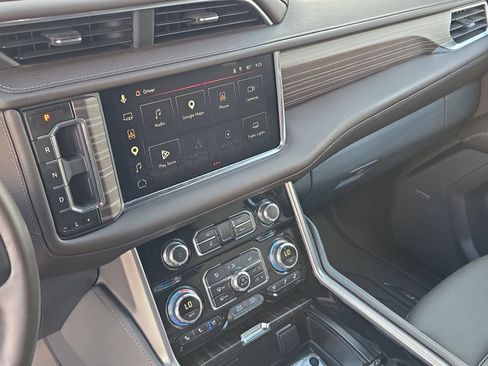 Used 2024 GMC Yukon Denali AWD/4WD image 17