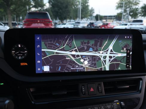 Used 2025 Lexus ES 300h w/ Premium Package FWD image 22