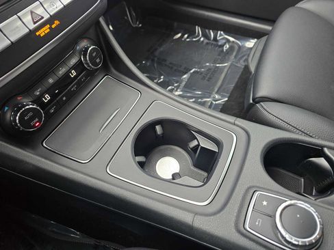 Certified 2019 Mercedes-Benz GLA 250 4MATIC image 31