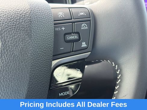 Used 2025 Toyota Camry SE FWD image 5