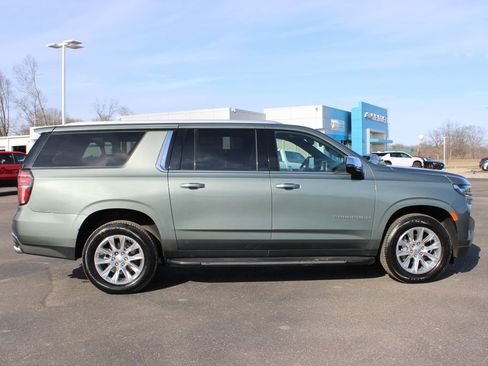 Used 2023 Chevrolet Suburban Premier image 11