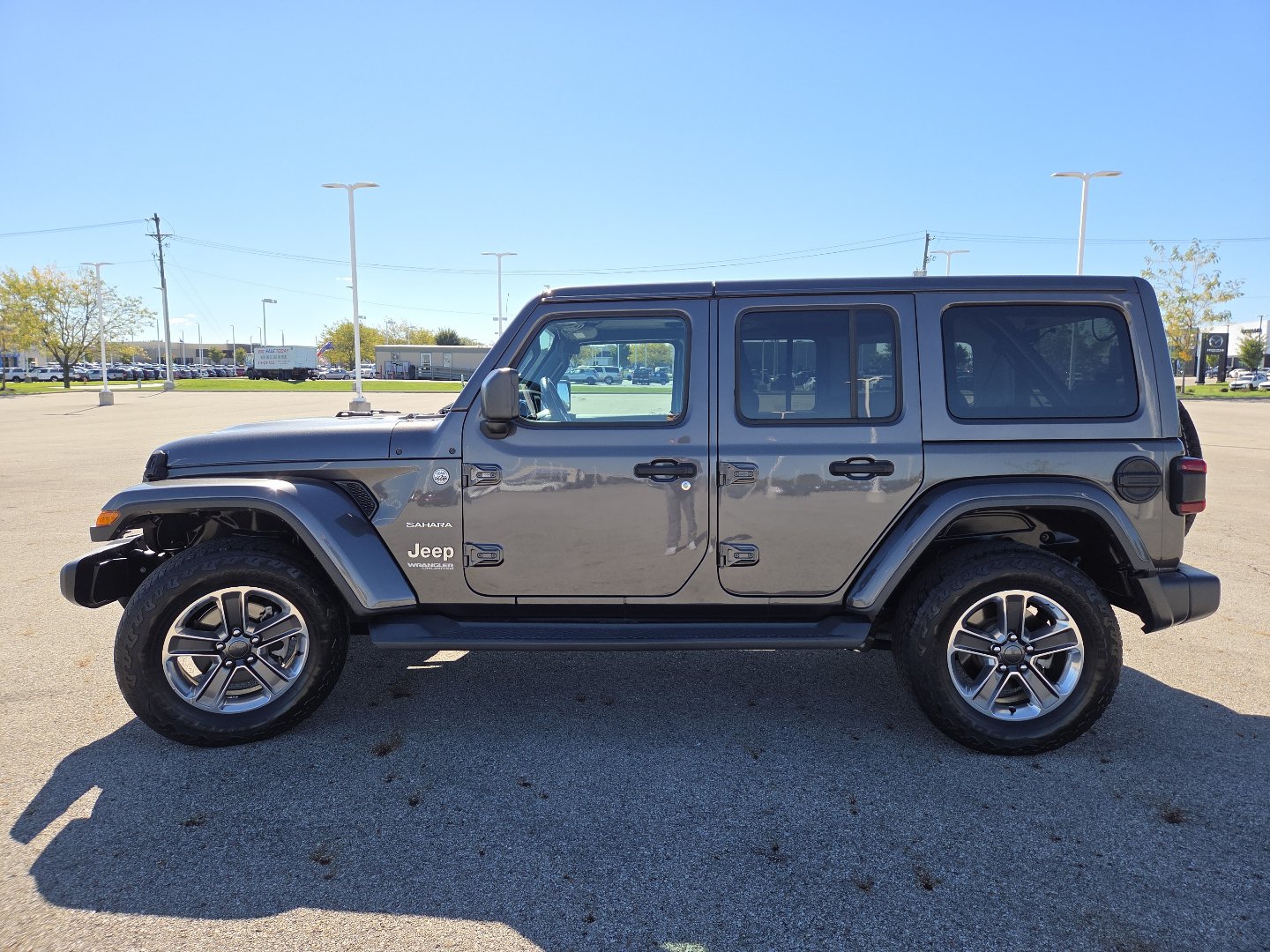 Used 2020 Jeep Wrangler Unlimited Sahara w/ LED Lighting Group AWD/4WD image 13