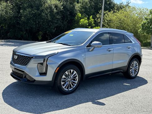 Used 2025 Cadillac XT4 Premium Luxury w/ Cold Weather Package FWD image 8