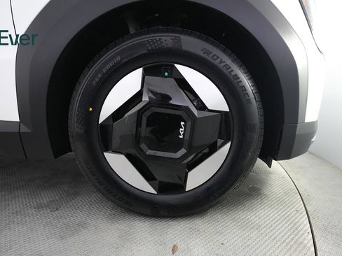 Used 2024 Kia EV9 Light Long Range RWD image 20