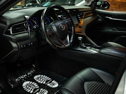 Used 2020 Toyota Camry SE w/ Carpet Mat Package FWD image 8