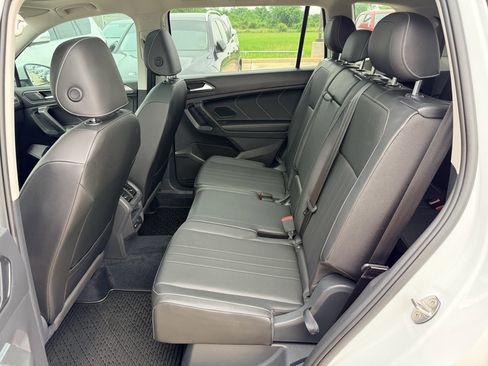 Used 2022 Volkswagen Tiguan SE w/ Panoramic Sunroof Package FWD image 25