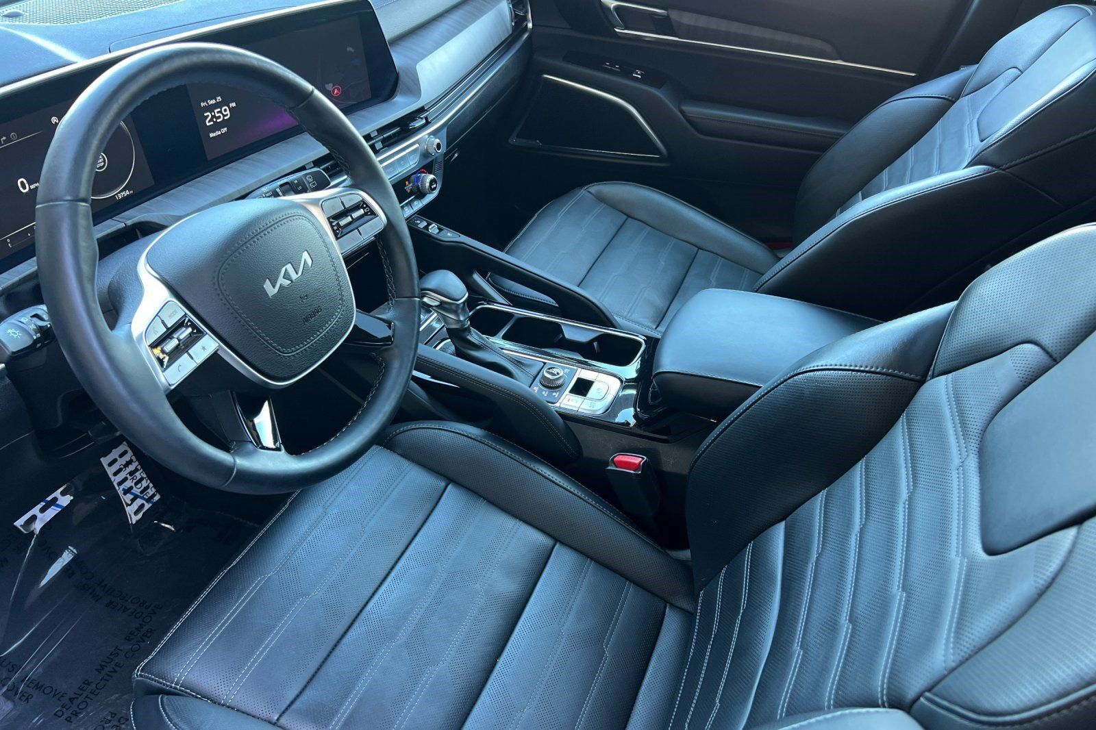 Used 2024 Kia Telluride SX Prestige w/ Towing Package AWD/4WD image 4