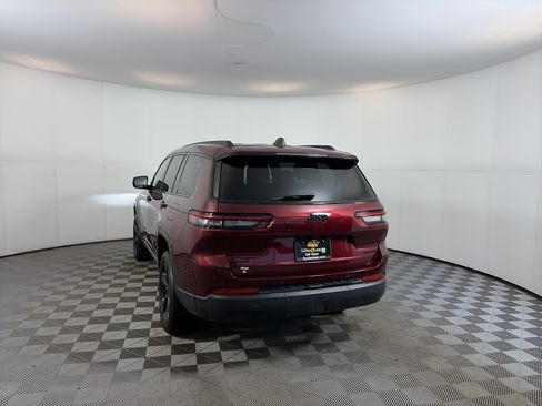 Used 2025 Jeep Grand Cherokee L Limited w/ Black Appearance Package image 9