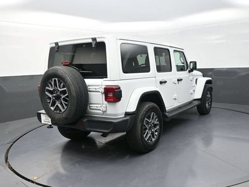 Used 2024 Jeep Wrangler Unlimited Sahara AWD/4WD image 9