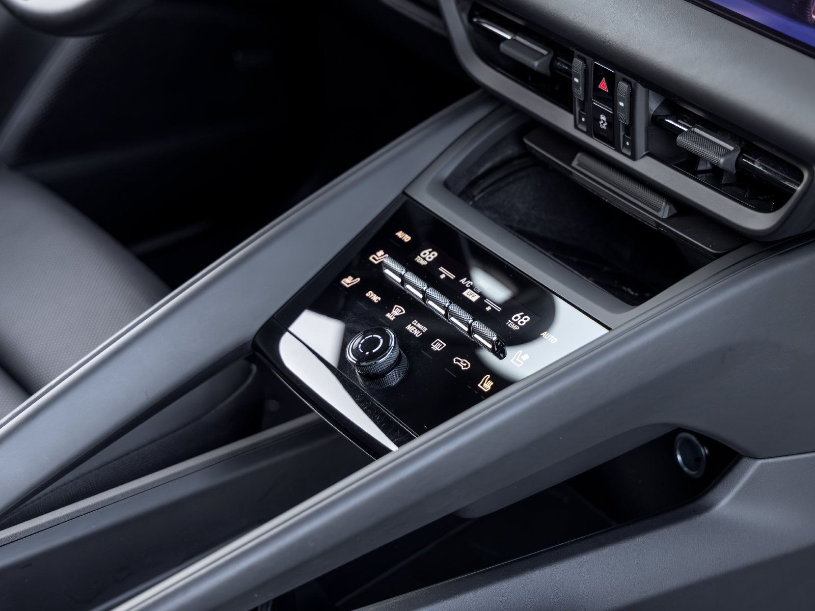 Certified 2025 Porsche Macan 4S Electric AWD/4WD image 59