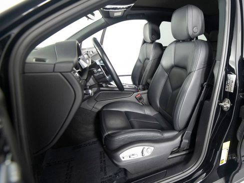 Certified 2020 Porsche Macan AWD/4WD image 4