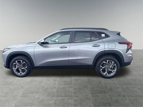 New 2026 Chevrolet Trax LT w/ Driver Confidence Package FWD image 2