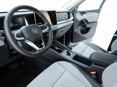 New 2026 Volkswagen Tiguan SE image 19