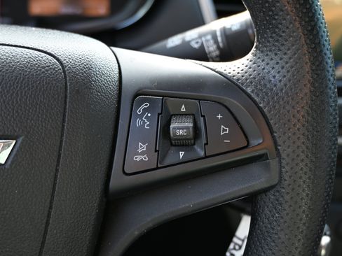 Used 2019 Chevrolet Trax LS FWD image 29