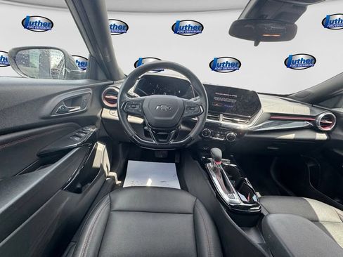 Used 2024 Chevrolet Trax RS w/ Sunroof Package FWD image 13