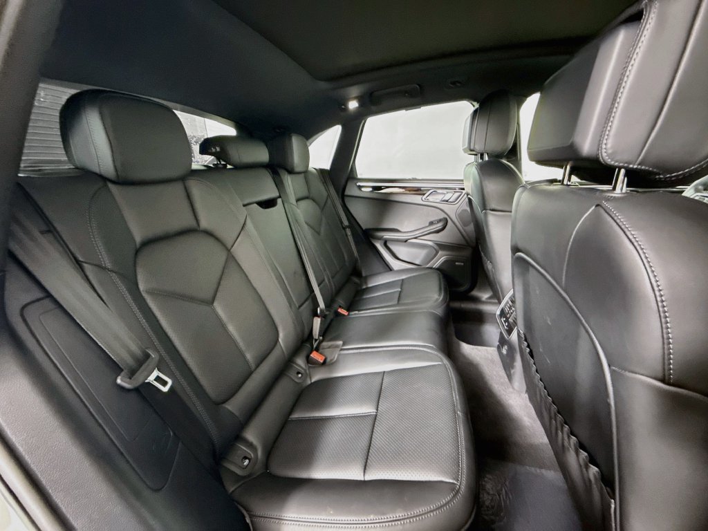 Certified 2026 Porsche Macan AWD/4WD image 26